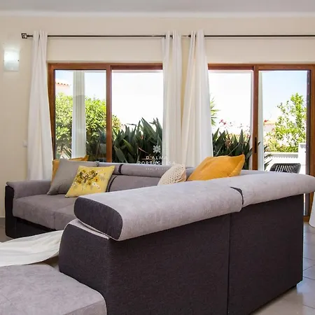 Villa Girassol - By Dalma Portuguesa *